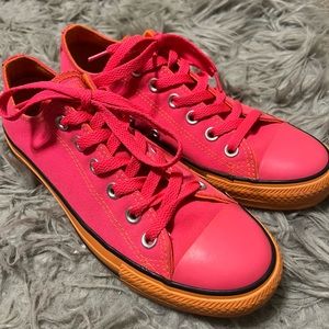 EUC Barbie Pink All Stars Converse - womens 8 men’s 6